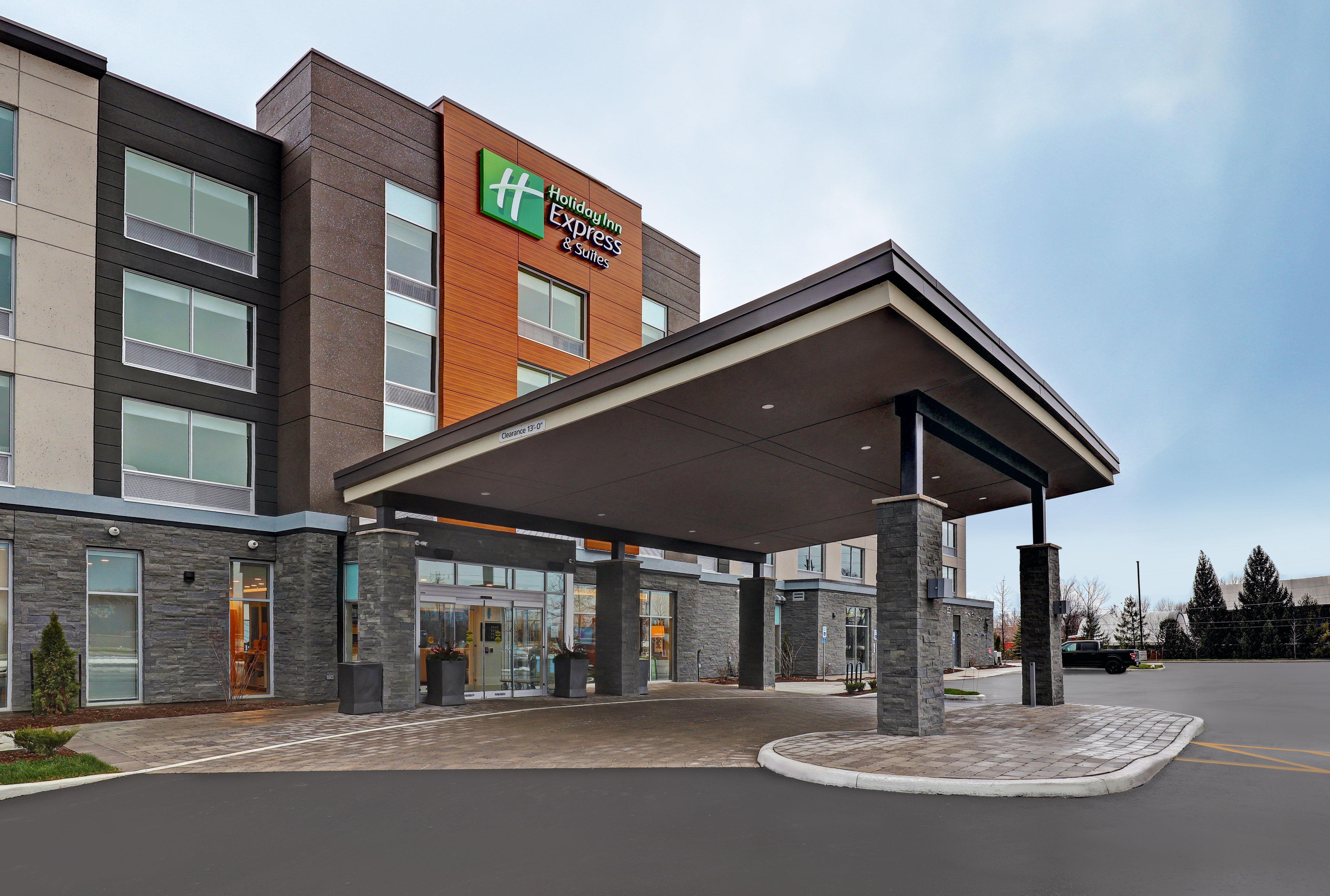 Holiday Inn Express & Suites - Collingwood Exterior photo